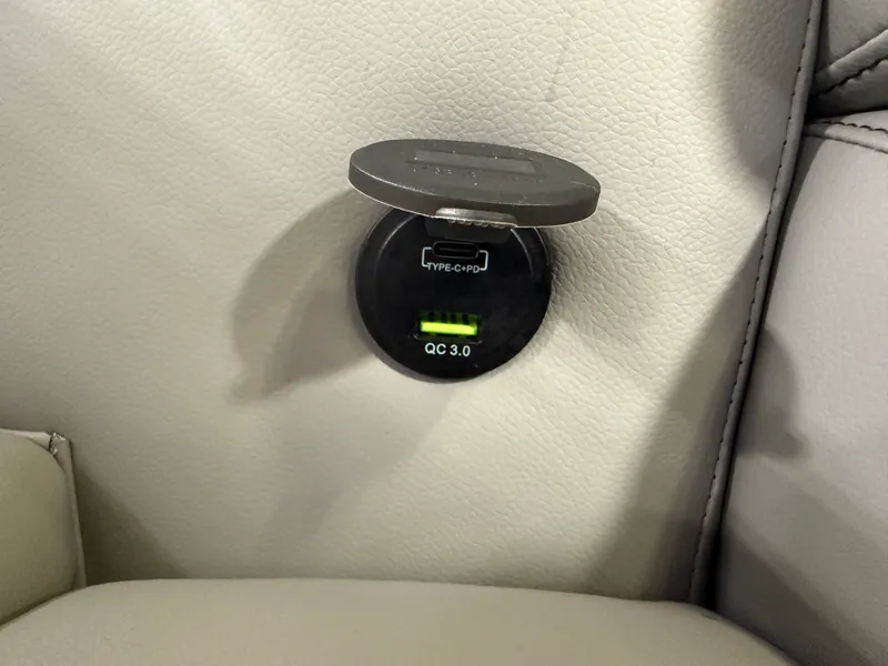 Slide: The Image of Tahoe Sport 2385 Swingback (VRB) & Honda 4-Stroke EFI 2025 - 24