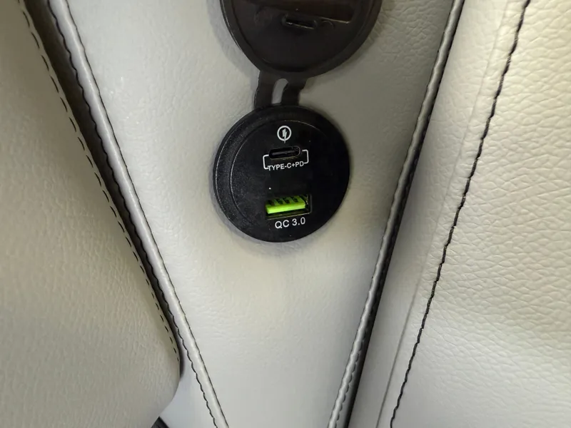 Slide: The Image of Tahoe Sport 2385 Swingback (VRB) & Honda 4-Stroke EFI 2025 - 30