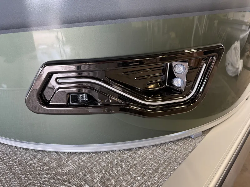 Slide: The Image of Tahoe Sport 2385 Swingback (VRB) & Honda 4-Stroke EFI 2025 - 34