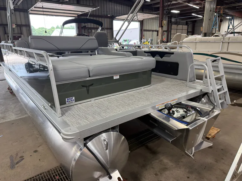 Slide: The Image of Tahoe Sport 2385 Swingback (VRB) & Honda 4-Stroke EFI 2025 - 39