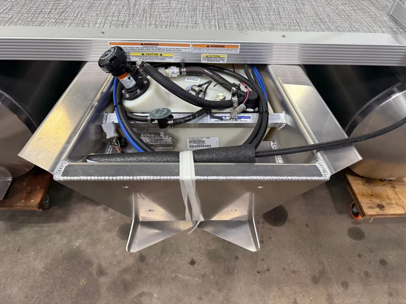 Slide: The Image of Tahoe Sport 2385 Swingback (VRB) & Honda 4-Stroke EFI 2025 - 41