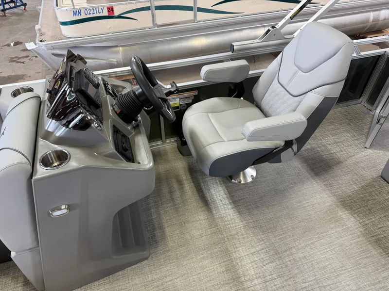 Slide: The Image of Tahoe Sport 2385 Swingback (VRB) & Honda 4-Stroke EFI 2025 - 9