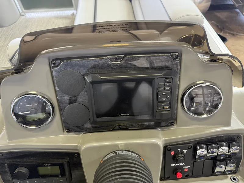 Slide: The Image of Tahoe Sport VRB 2385 Swingback & 4-Stroke $33995 2025 - 13