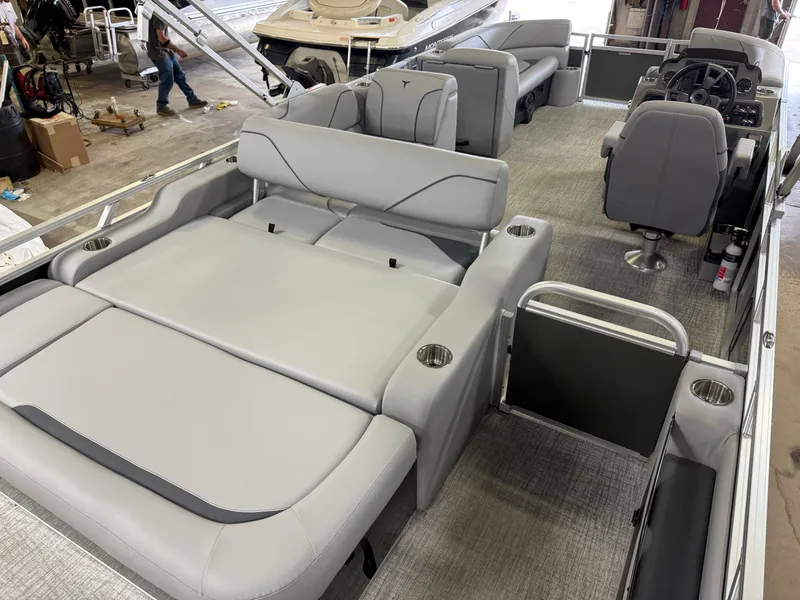 Slide: The Image of Tahoe Sport VRB 2385 Swingback & 4-Stroke $33995 2025 - 21