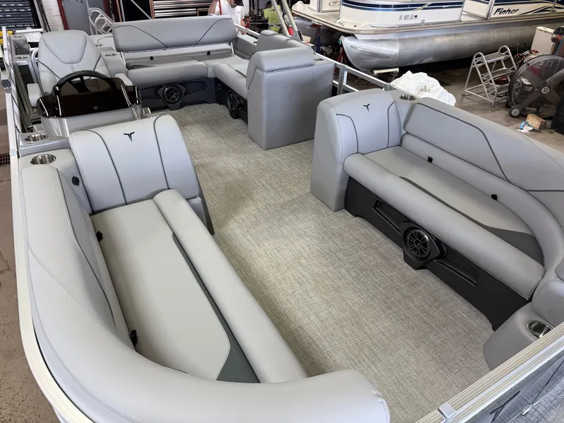 Slide: The Image of Tahoe Sport VRB 2385 Swingback & 4-Stroke $33995 2025 - 32