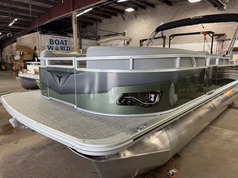 Slide: The Image of Tahoe Sport VRB 2385 Swingback & 4-Stroke $33995 2025 - 35