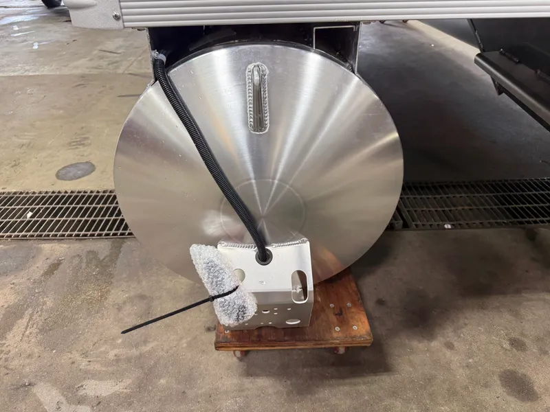 Slide: The Image of Tahoe Sport VRB 2385 Swingback & 4-Stroke $33995 2025 - 40