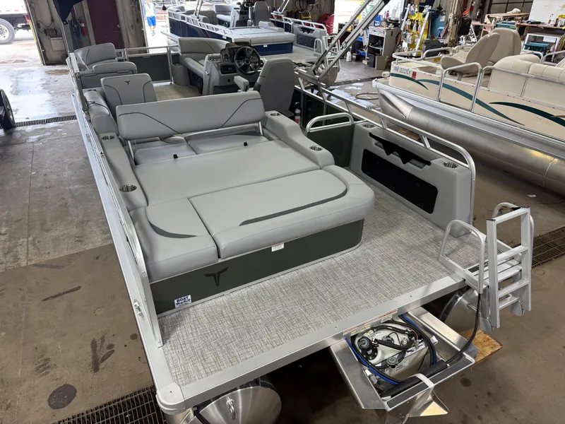 Slide: The Image of Tahoe Sport VRB 2385 Swingback & 4-Stroke $33995 2025 - 45