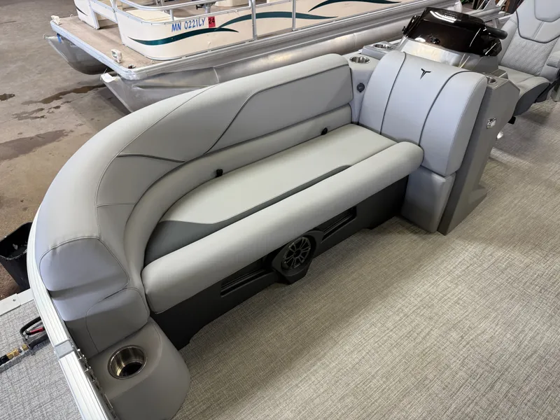 Slide: The Image of Tahoe Sport VRB 2385 Swingback & 4-Stroke $33995 2025 - 7