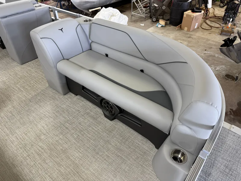 Slide: The Image of Tahoe Sport VRB 2385 Swingback & 4-Stroke $33995 2025 - 8