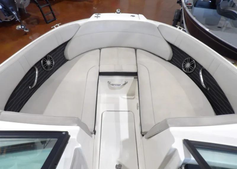 Slide: The Image of Sea Ray SPX 230 2023 - 15