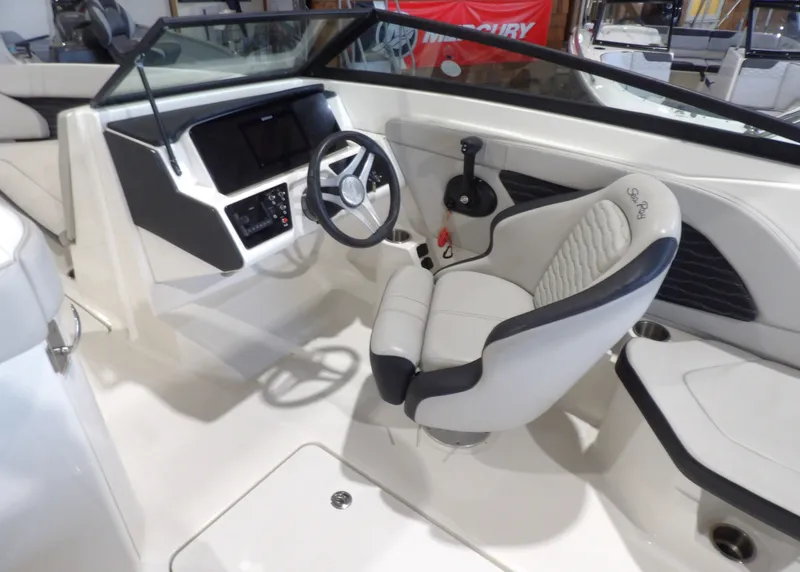 Slide: The Image of Sea Ray SPX 230 2023 - 18