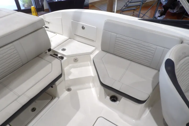 Slide: The Image of Sea Ray SPX 230 2023 - 22