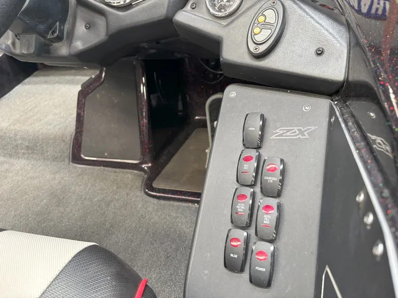 Slide: The Image of Skeeter ZX250 2020 - 11