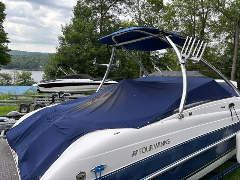 Slide: The Image of Four Winns F244 2008 - 18