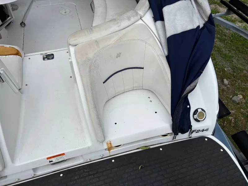 Slide: The Image of Four Winns F244 2008 - 19