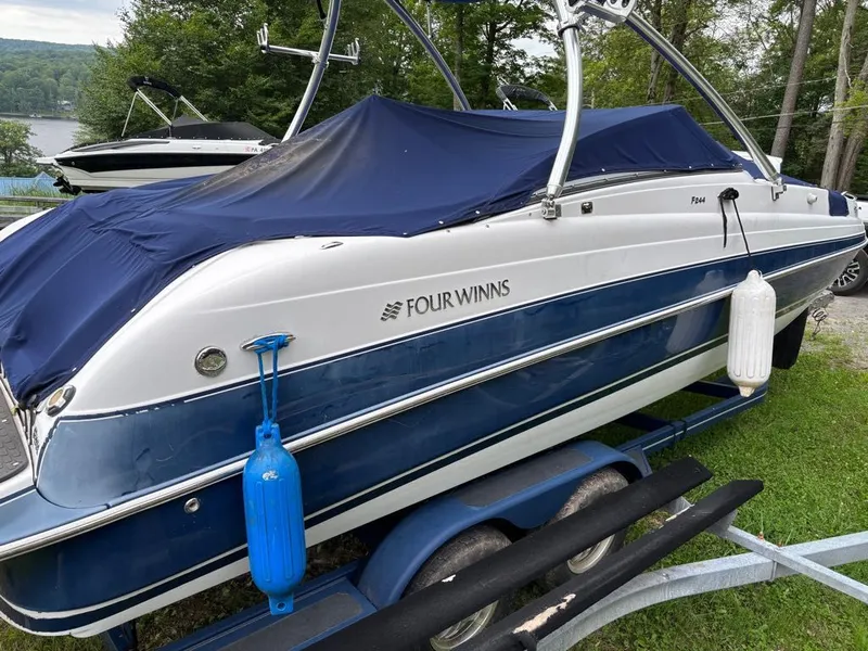 Slide: The Image of Four Winns F244 2008 - 21