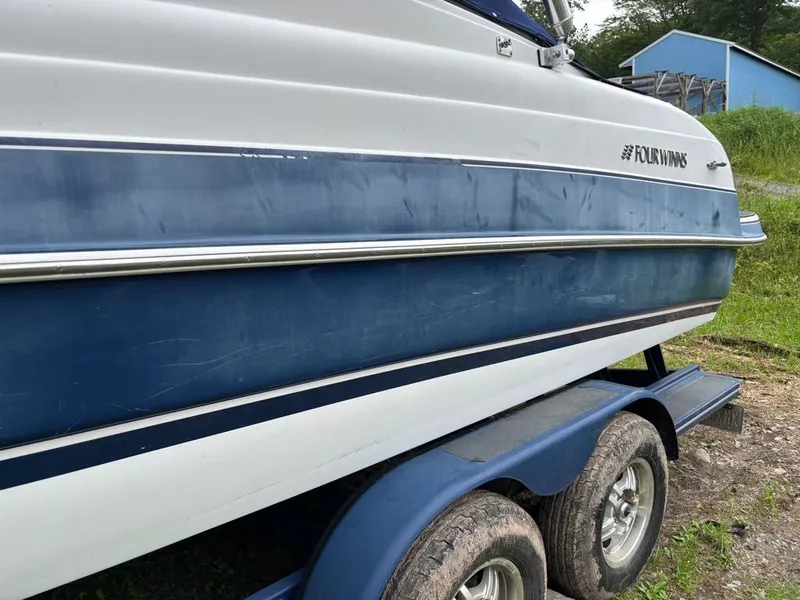 Slide: The Image of Four Winns F244 2008 - 6