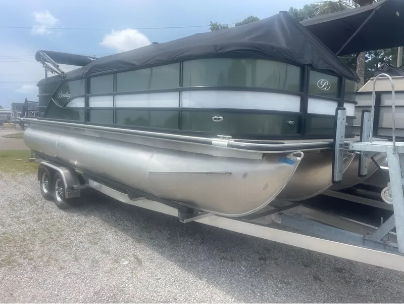 The Image of Bentley Pontoons Legacy 223 Navigator 2026 - 1