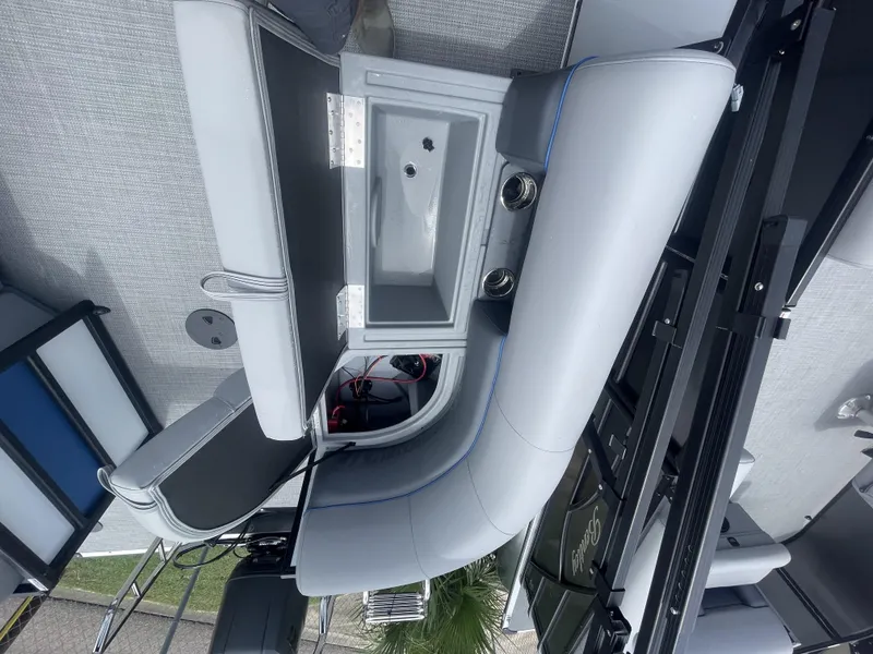 Slide: The Image of Bentley Pontoons 223 Bolt 2026 - 3