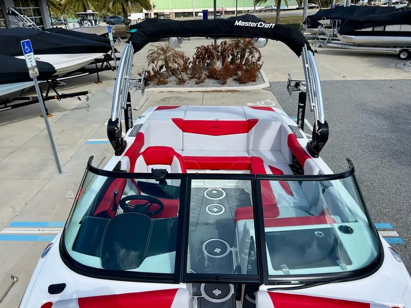 Slide: The Image of MasterCraft NXT20 2021 - 12