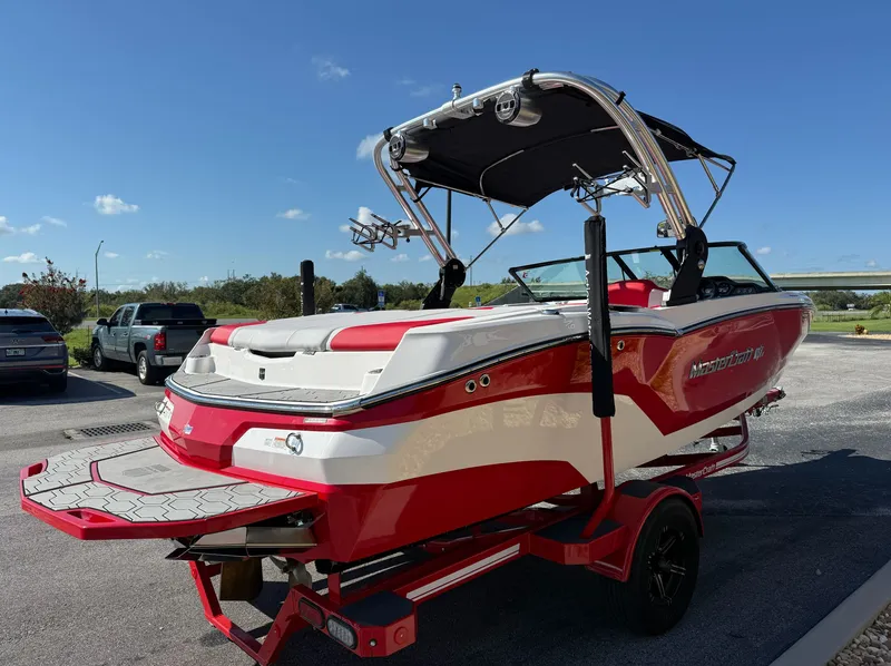 Slide: The Image of MasterCraft NXT20 2021 - 5