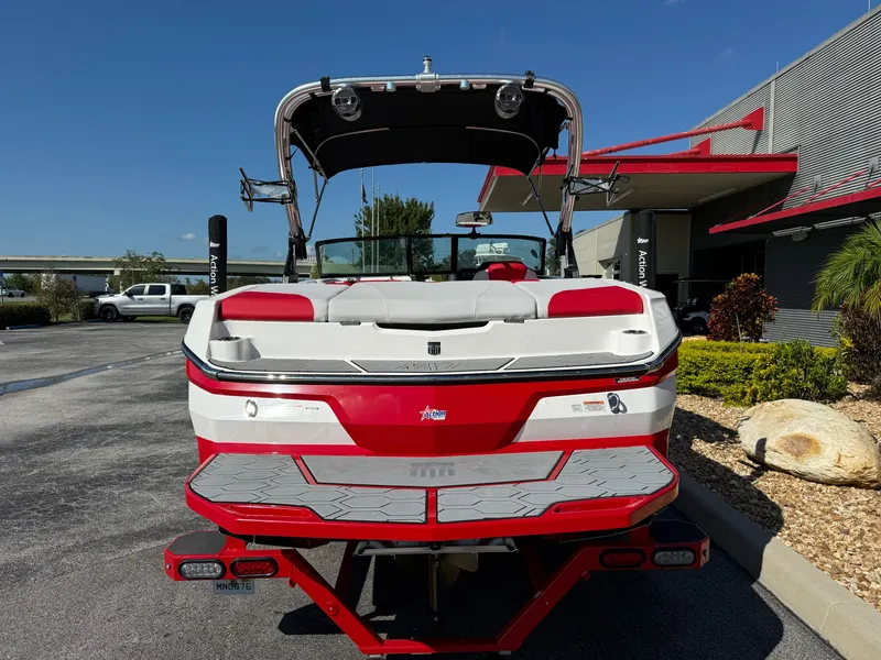 Slide: The Image of MasterCraft NXT20 2021 - 6