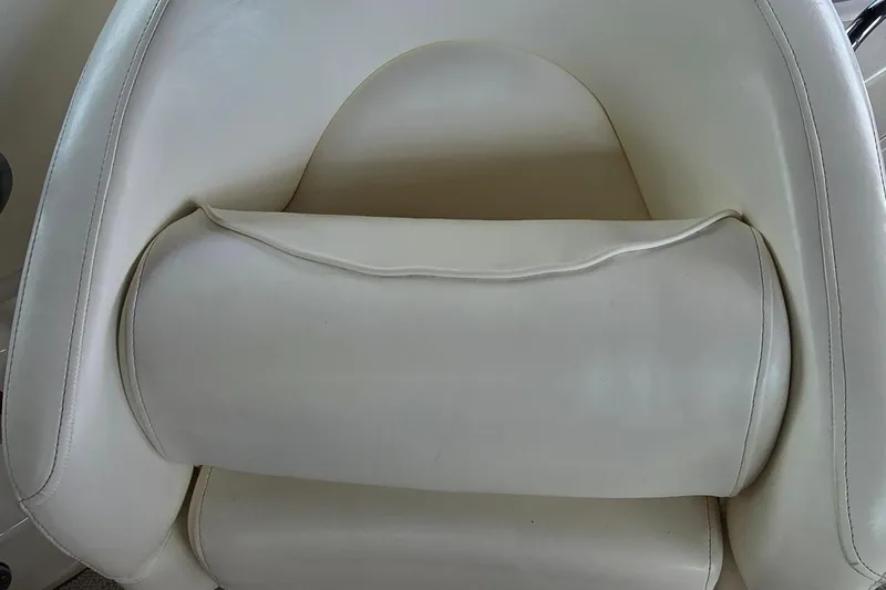 Slide: The Image of White leather seat on 2004 Sea Ray 260 Sundancer boat. - 13