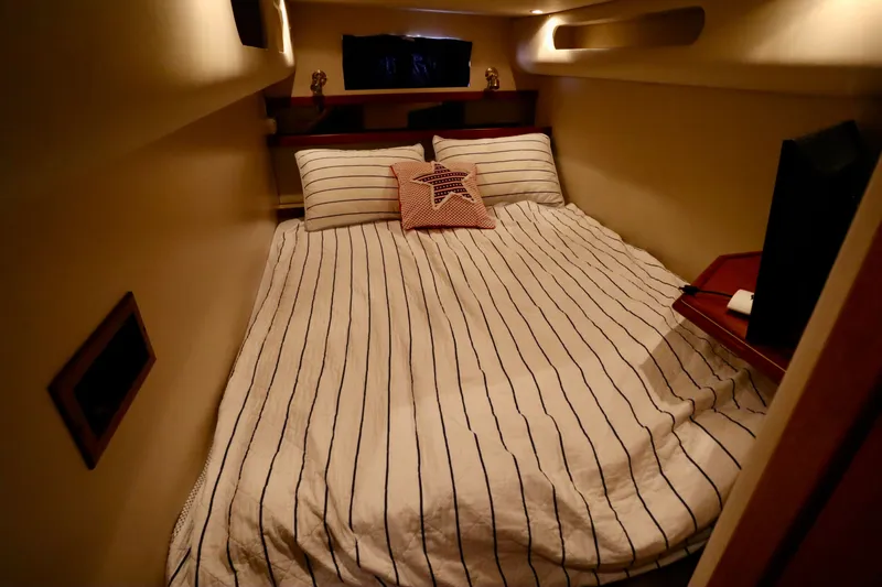 Slide: The Image of Interior of 2000 Cruisers Yachts 3870 with cozy bed. - 9