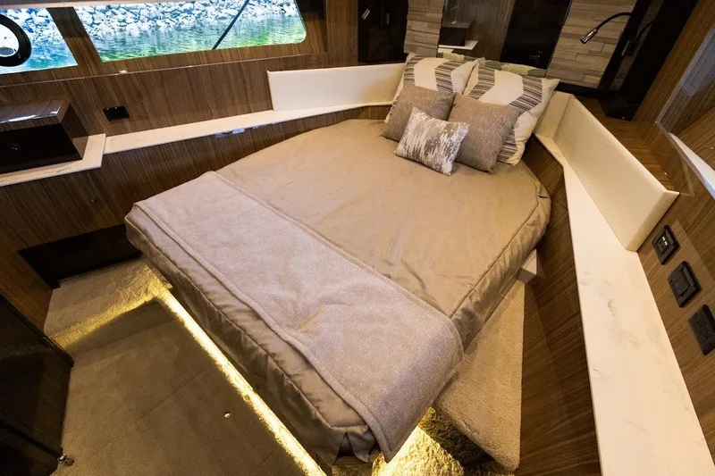 Slide: The Image of Cruisers 60 Cantius 2021 - 14