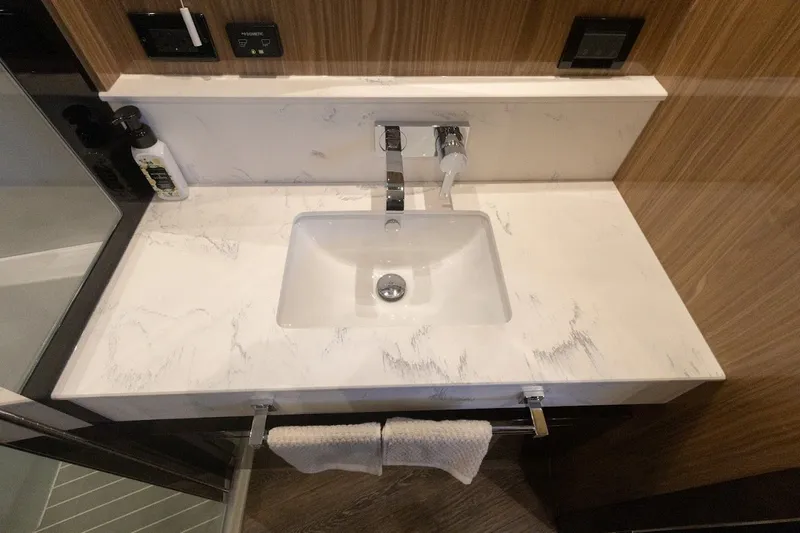 Slide: The Image of Cruisers 60 Cantius 2021 - 32