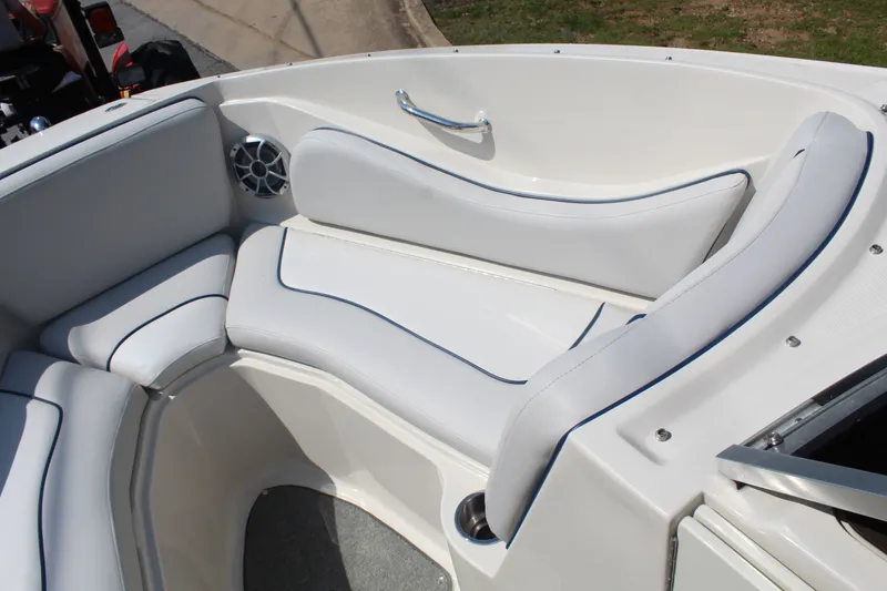 Slide: The Image of Sea Ray 230 Select 2007 - 17