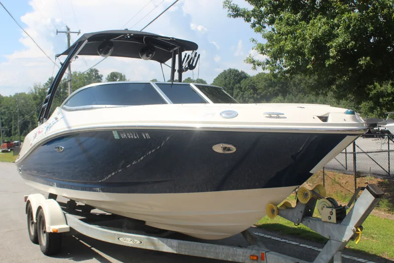 Slide: The Image of Sea Ray 230 Select 2007 - 8