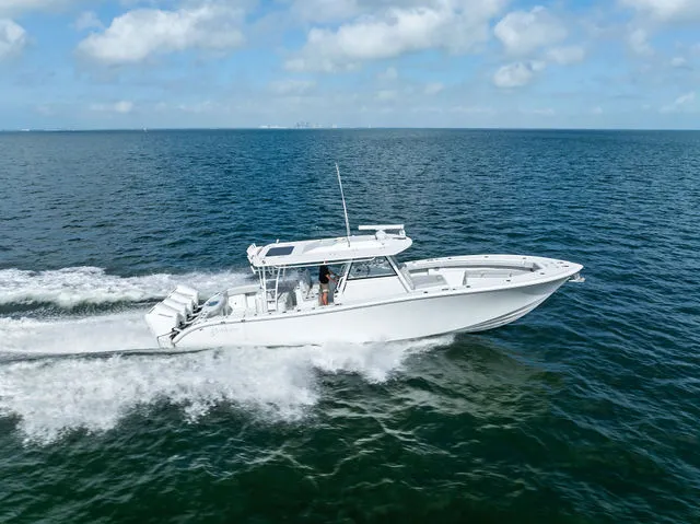 Slide: The Image of Yellowfin 42 Offshore 2024 - 102