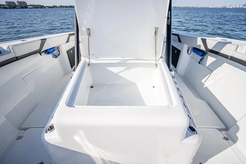 Slide: The Image of Yellowfin 42 Offshore 2024 - 60