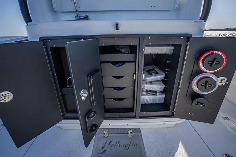 Slide: The Image of Yellowfin 42 Offshore 2024 - 70