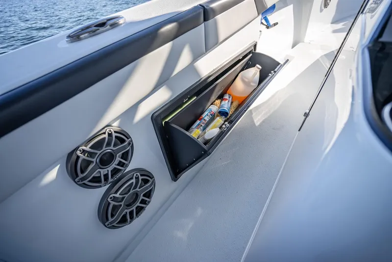 Slide: The Image of Yellowfin 42 Offshore 2024 - 77