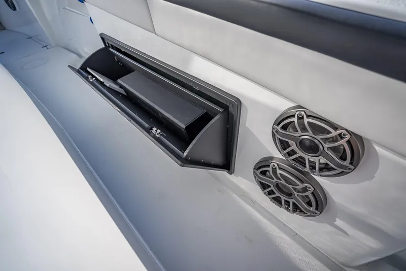 Slide: The Image of Yellowfin 42 Offshore 2024 - 78