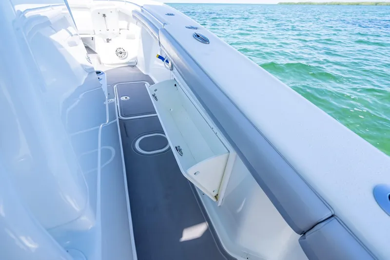 Slide: The Image of Yellowfin 34 Offshore 2020 - 50