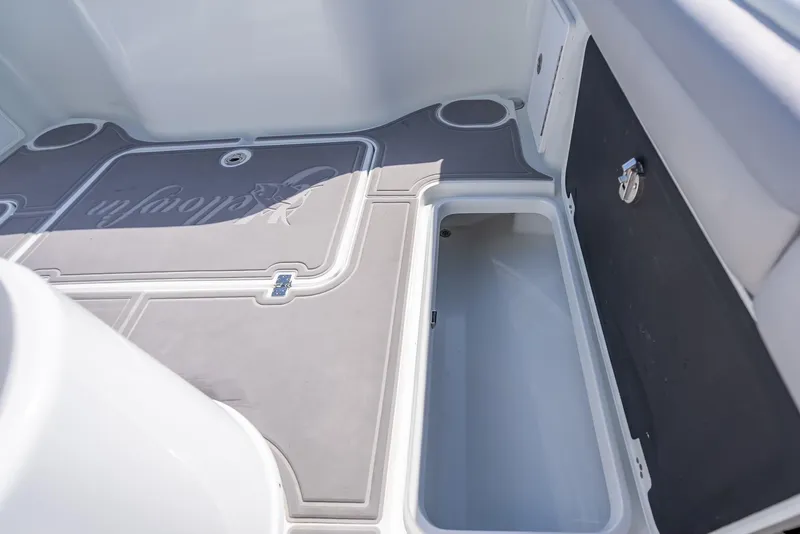 Slide: The Image of Yellowfin 34 Offshore 2020 - 53