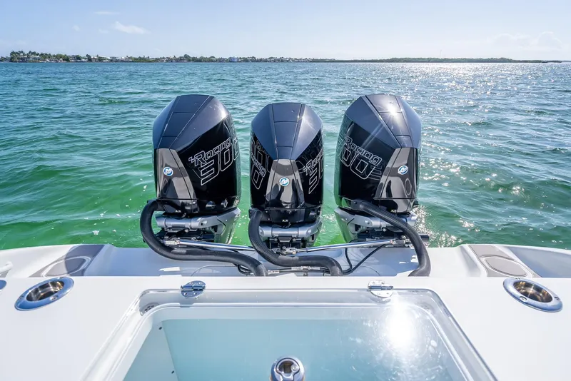 Slide: The Image of Yellowfin 34 Offshore 2020 - 56