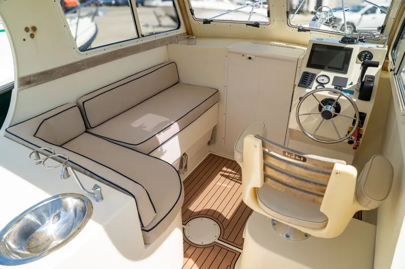 Slide: The Image of Eastern 248 Explorer 2015 - 10