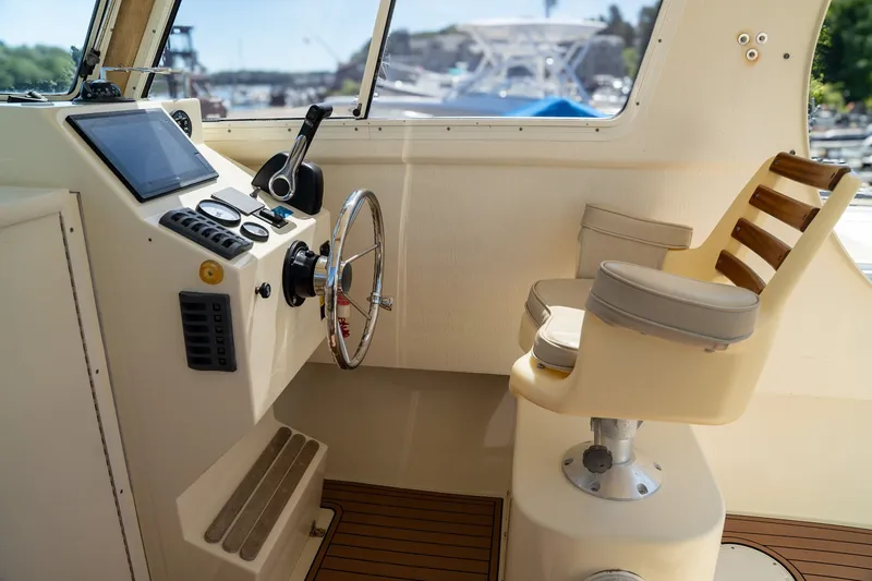 Slide: The Image of Eastern 248 Explorer 2015 - 11