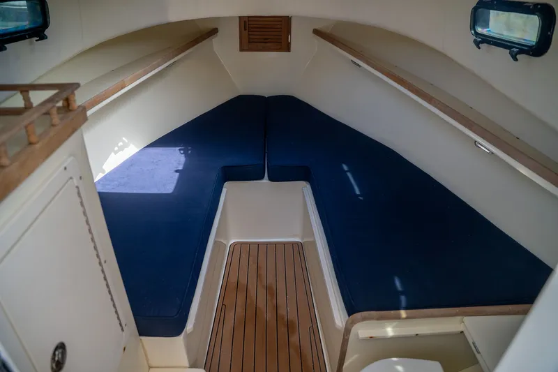 Slide: The Image of Eastern 248 Explorer 2015 - 14