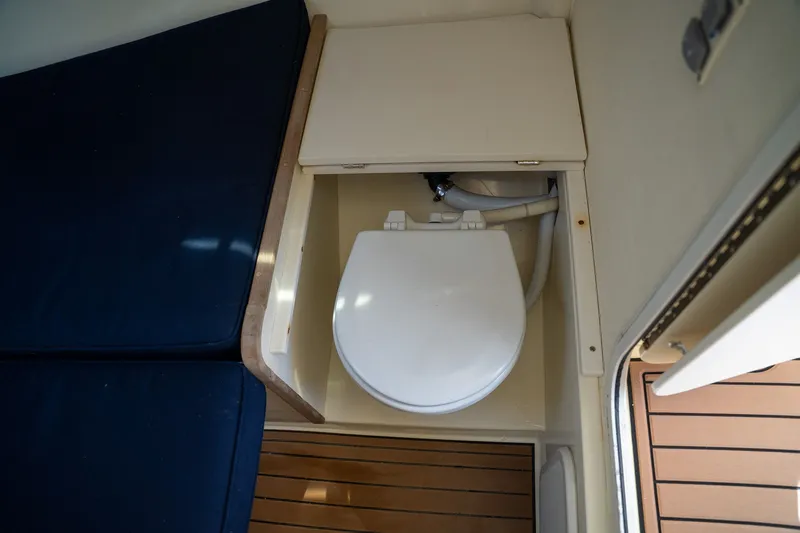 Slide: The Image of Eastern 248 Explorer 2015 - 16