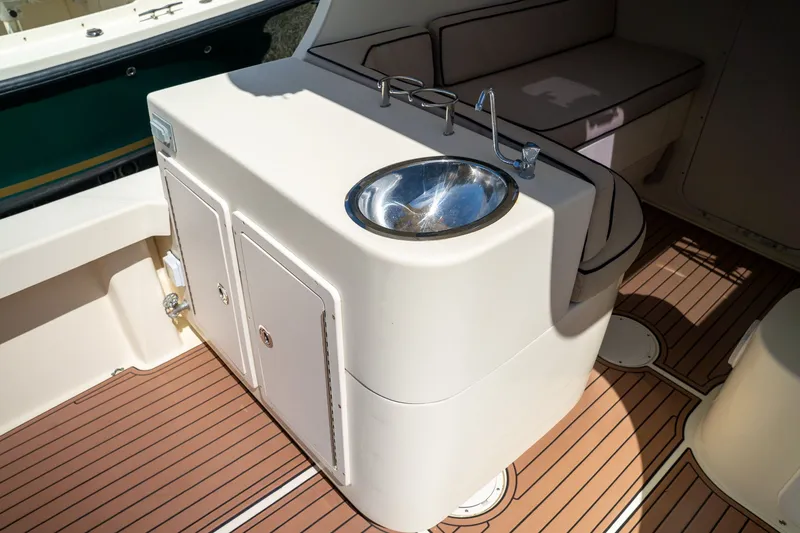 Slide: The Image of Eastern 248 Explorer 2015 - 19