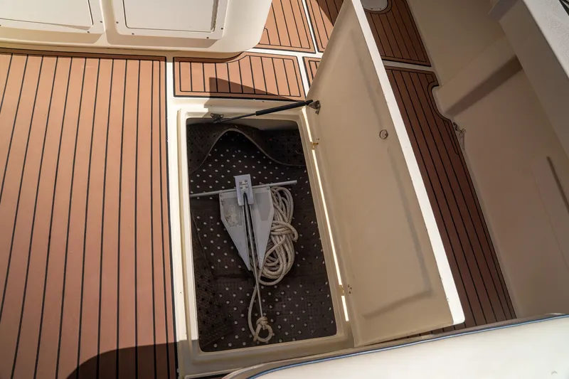 Slide: The Image of Eastern 248 Explorer 2015 - 21