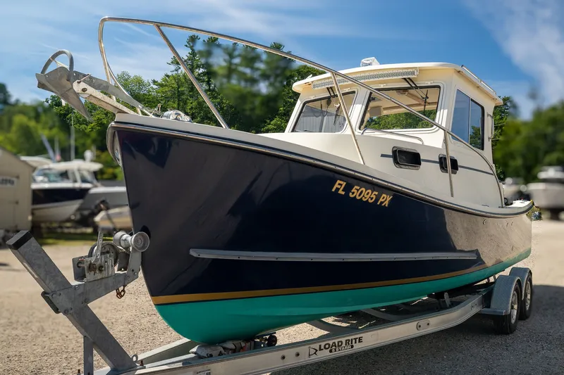 Slide: The Image of Eastern 248 Explorer 2015 - 5