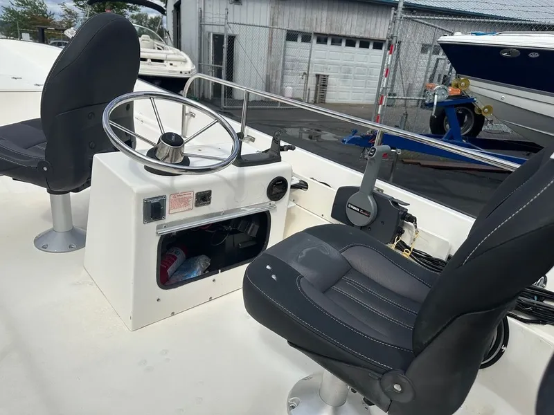 Slide: The Image of Boston Whaler 18ft Whaler Guardian 1998 - 2