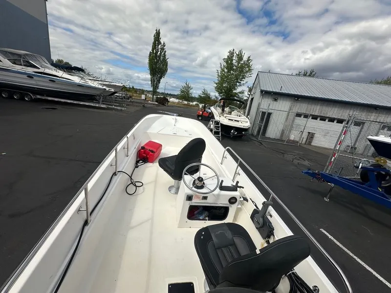 Slide: The Image of Boston Whaler 18ft Whaler Guardian 1998 - 3